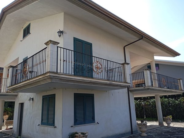 casa indipendente in vendita a Minturno in zona Scauri