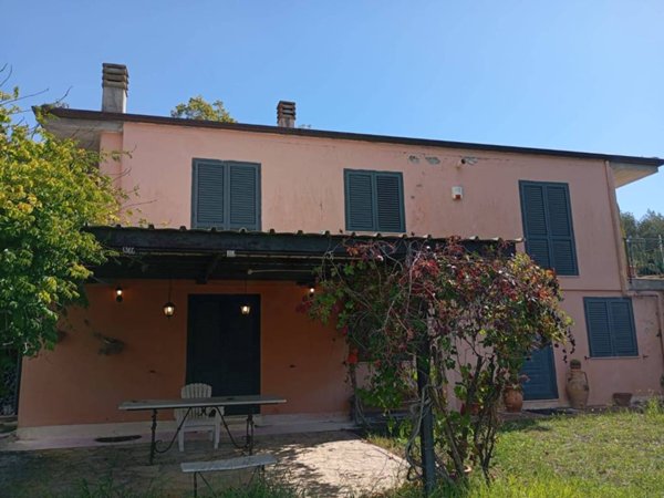 casa indipendente in vendita a Minturno