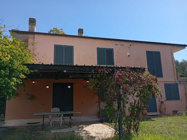 casa indipendente in vendita a Minturno