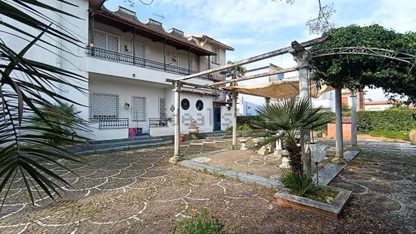 casa indipendente in vendita a Minturno