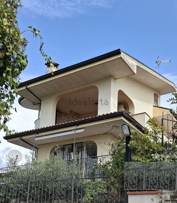 casa indipendente in vendita a Minturno in zona Scauri