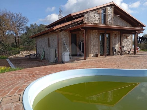 casa indipendente in vendita a Minturno