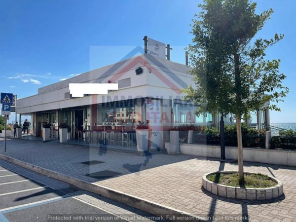 negozio in vendita a Minturno in zona Scauri