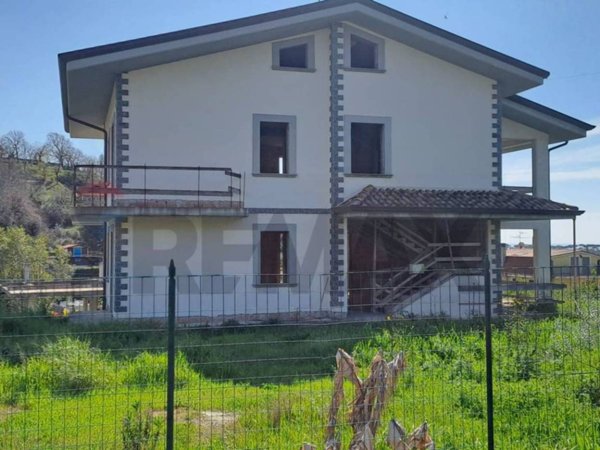 casa indipendente in vendita a Minturno in zona Scauri