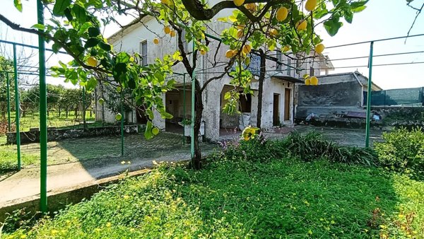 casa indipendente in vendita a Minturno in zona Marina