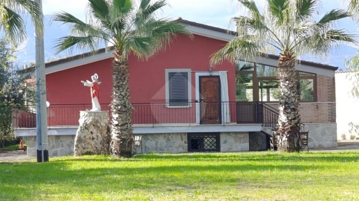 casa indipendente in vendita a Minturno in zona Marina