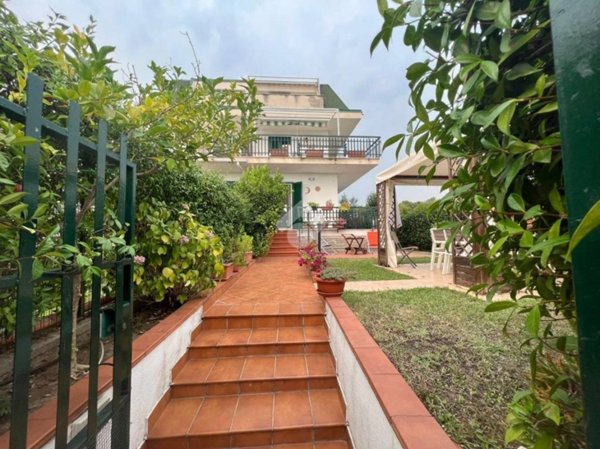 appartamento in vendita a Minturno in zona Scauri