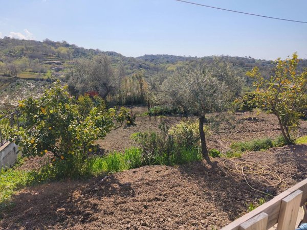 casa indipendente in vendita a Minturno in zona Scauri