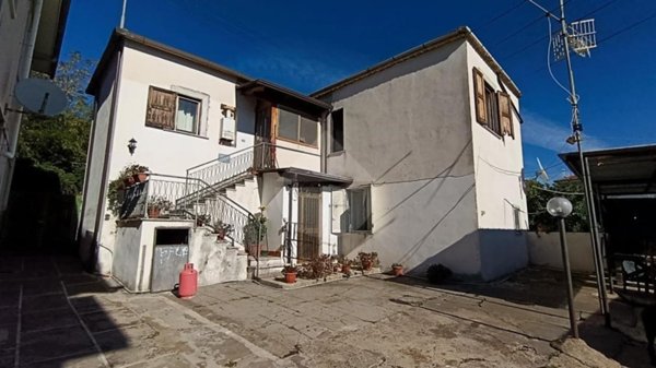 casa indipendente in vendita a Minturno in zona Scauri