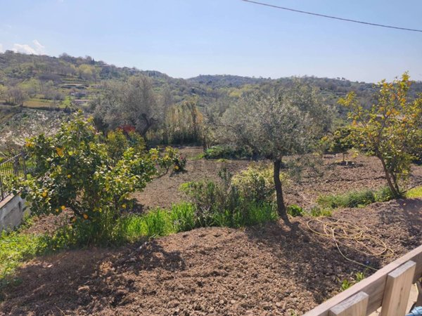 casa indipendente in vendita a Minturno in zona Scauri