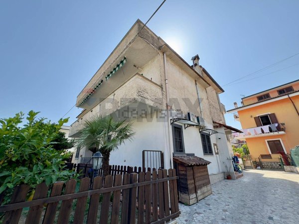 appartamento in vendita a Minturno in zona Scauri