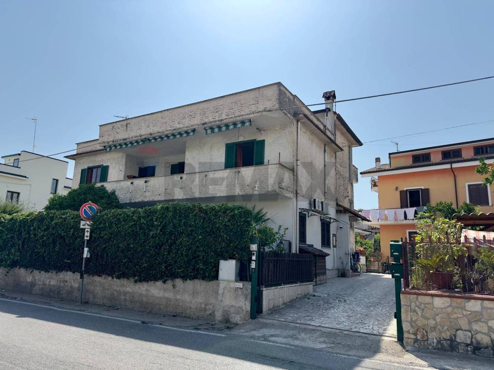 appartamento in vendita a Minturno in zona Scauri