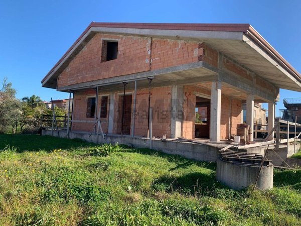 casa indipendente in vendita a Minturno