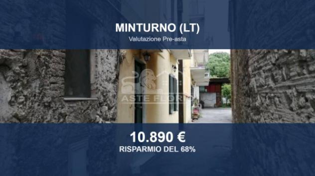 locale di sgombero in vendita a Minturno in zona Scauri