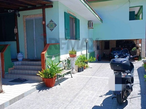 casa indipendente in vendita a Minturno in zona Marina