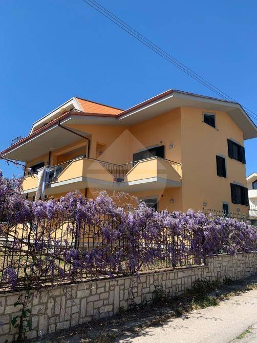 casa indipendente in vendita a Minturno in zona Scauri