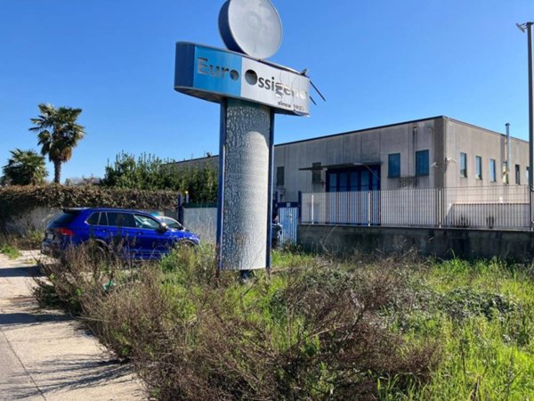 capannone in vendita a Minturno in zona Scauri