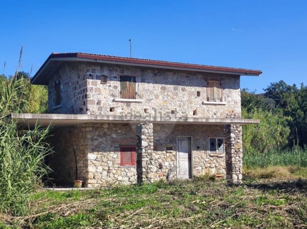 casa indipendente in vendita a Minturno