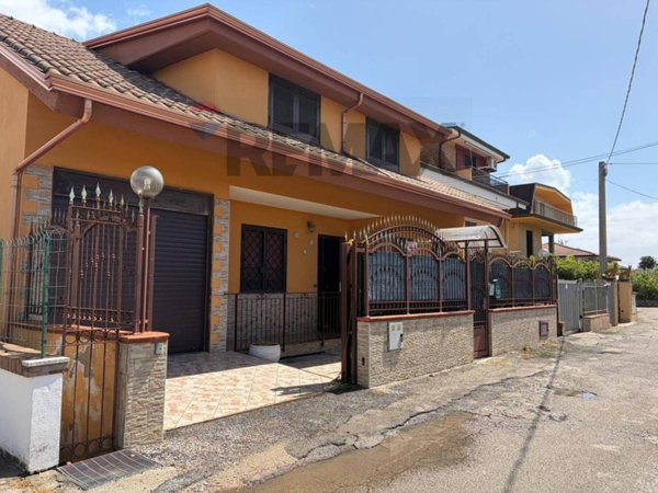 casa indipendente in vendita a Minturno in zona Marina