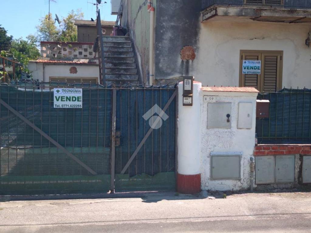 appartamento in vendita a Minturno in zona Scauri