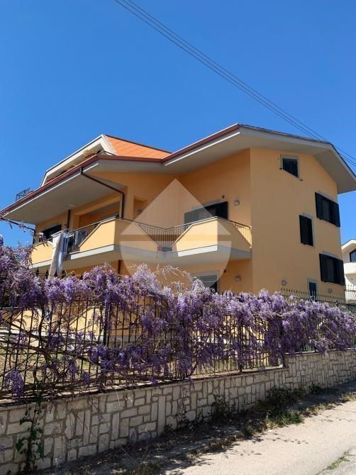 casa indipendente in vendita a Minturno in zona Scauri