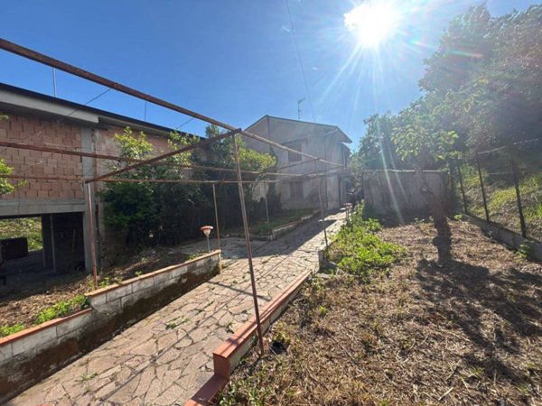 casa indipendente in vendita a Minturno