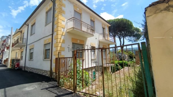 casa indipendente in vendita a Minturno in zona Scauri