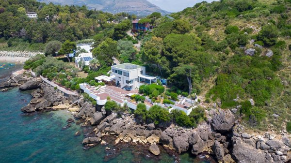 casa indipendente in vendita a Minturno in zona Scauri
