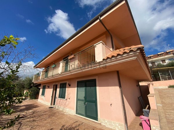 casa indipendente in vendita a Minturno in zona Tufo