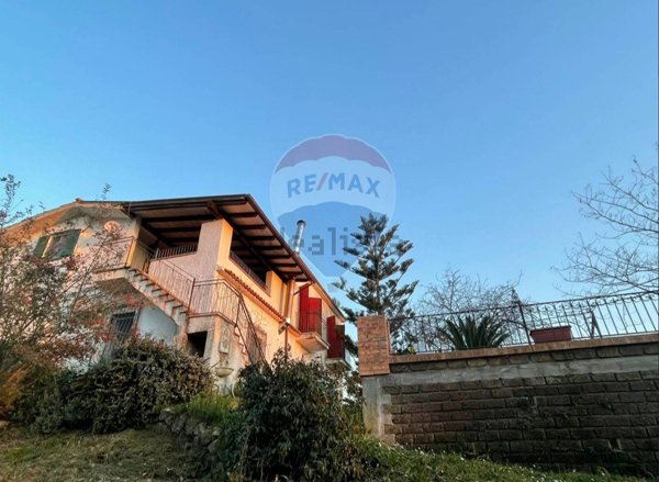 casa indipendente in vendita a Minturno in zona Tufo