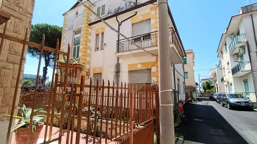 appartamento in vendita a Minturno in zona Scauri