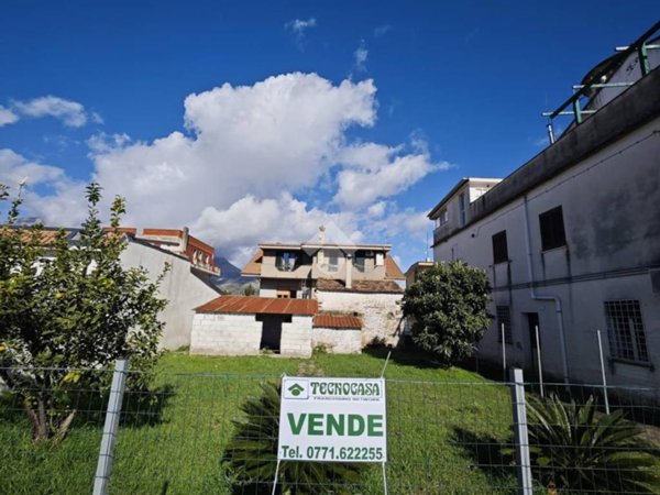 casa indipendente in vendita a Minturno in zona Scauri