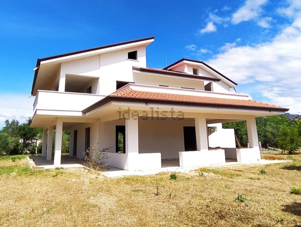 casa indipendente in vendita a Minturno