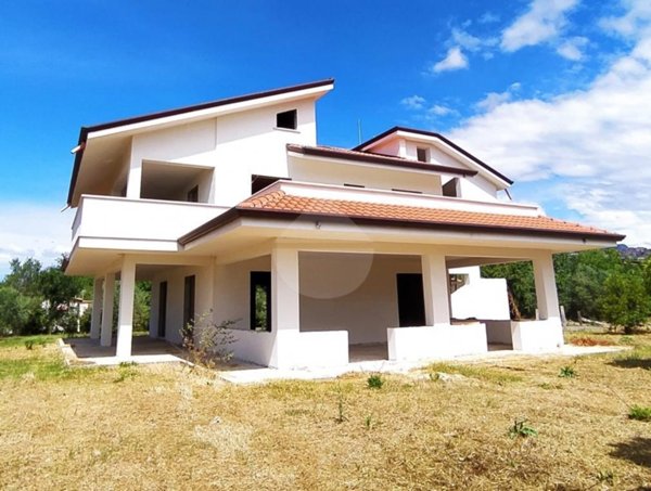 casa indipendente in vendita a Minturno