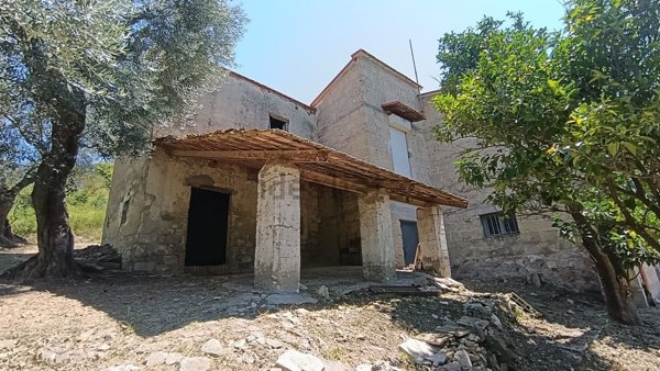 casa indipendente in vendita a Minturno in zona Marina