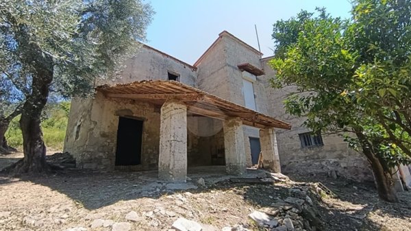 casa indipendente in vendita a Minturno