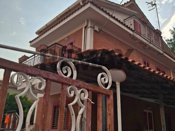 casa indipendente in vendita a Minturno in zona Scauri