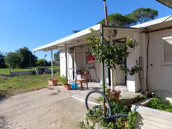casa indipendente in vendita a Minturno in zona Scauri