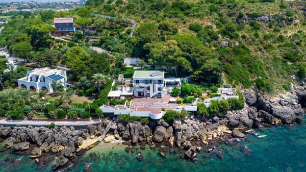 casa indipendente in vendita a Minturno in zona Scauri