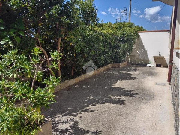 appartamento in vendita a Minturno in zona Scauri
