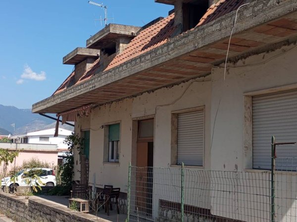 casa indipendente in vendita a Minturno in zona Scauri