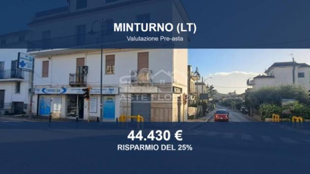 locale commerciale in vendita a Minturno
