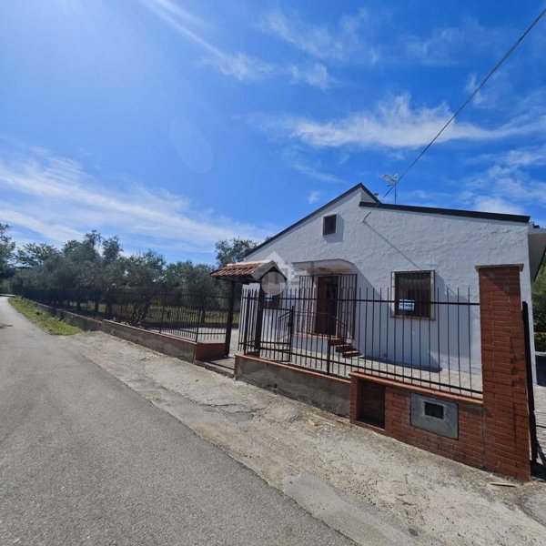 casa indipendente in vendita a Minturno in zona Scauri