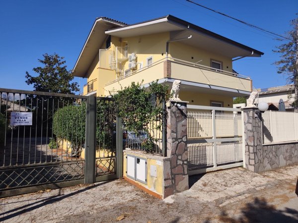 casa indipendente in vendita a Minturno in zona Scauri