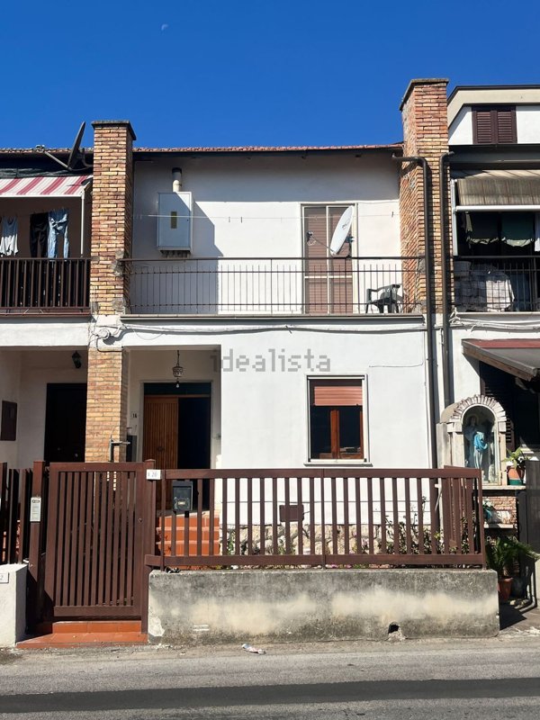 casa indipendente in vendita a Minturno in zona Scauri