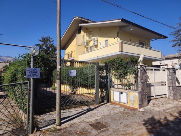 casa indipendente in vendita a Minturno in zona Scauri