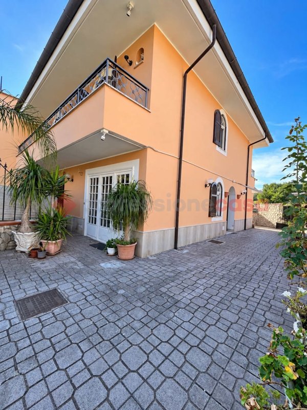 casa indipendente in vendita a Minturno in zona Marina