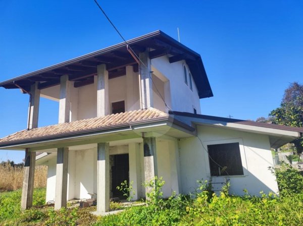 casa indipendente in vendita a Minturno in zona Scauri