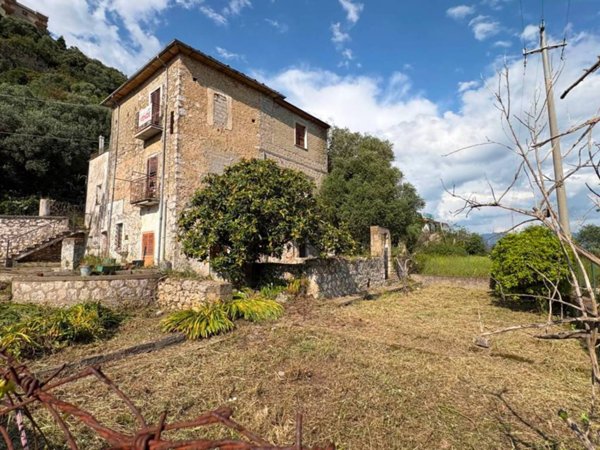 casa indipendente in vendita a Monte San Biagio