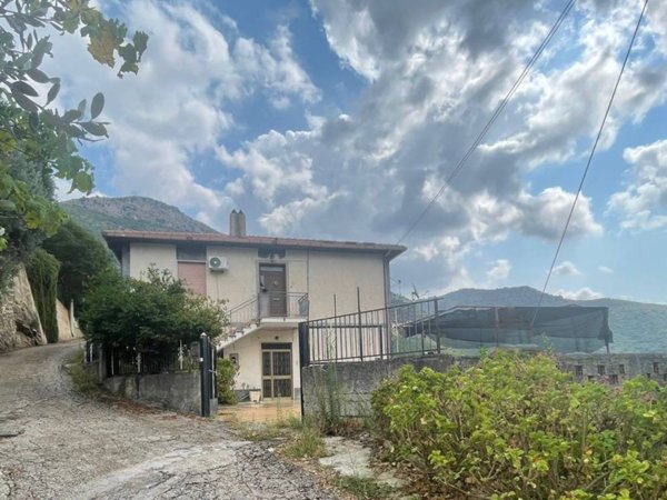 intera palazzina in vendita a Monte San Biagio